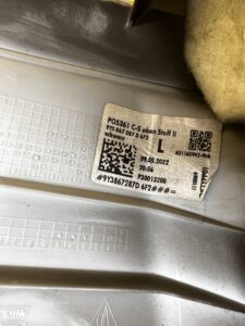 OSŁONA POSZYCIE SŁUPKA B ŚRODKOWEGO LEWE PORSCHE CAYENNE COUPE 9Y3 9Y0