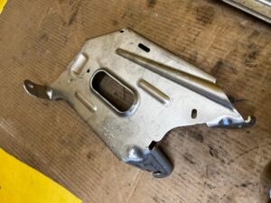 WSPORNIK UCHWYT MOCOWANIE STEROWNIKA KAMERY SURROUND VIEW FORD BRONCO 21-