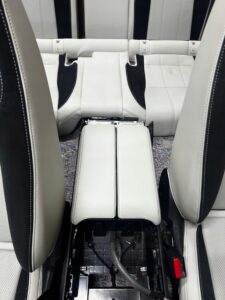 KOMPLET FOTELE WNĘTRZE KANAPA BOCZKI JASNA SKÓRA RANGE ROVER VELAR L560 EU