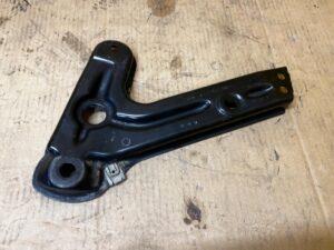 MOCOWANIE WSPORNIK SANEK PASA PRZEDNIEGO PRZÓD LEWY MERCEDES GLS X166