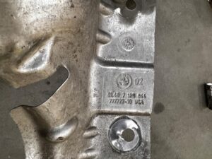 BLACHA OSŁONA TERMICZNA ZBIORNIKA PRAWA BMW X5 E70 F15 X6 E71 E72 F16