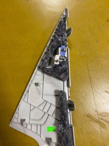 POSZYCIE SŁUPKA C TYŁ TYLNEGO LEWE RENAULT MEGANE IV SEDAN