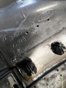 USZCZELKA DRZWI SZYB KAROSERII GÓRNA PRAWA 4 DRZWI FORD BRONCO 21-