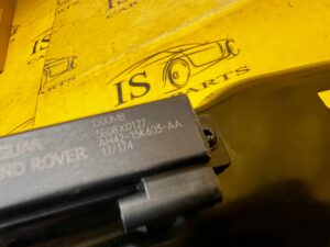 OSŁONA PRZECIWDESZCZOWA TYLNY CENTRALNY ELEMENT RAMY RANGE ROVER VELAR L560