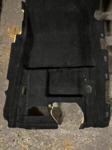 WYKŁADZINA DYWAN FOCAL PRAWY PRZÓD PEUGEOT 3008 II 5008 II EU