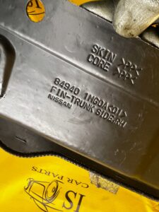 BOCZEK TAPICERKA BAGAŻNIKA PRAWY PRAWA INFINITI Q70 M35H