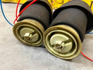 KOMPLET MIECHY MIECH TYŁ TYLNY PNEUMATYCZNY PRAWY LEWY BMW X5M E70 X6M E71