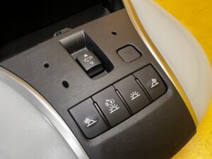 LAMPKA OŚWIETLENIE PODSUFITKI PRZÓD SZYBERDACH INFINITI Q50