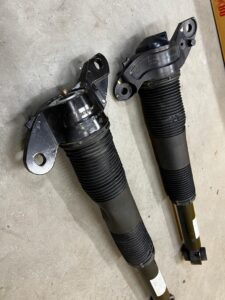 KOMPLET AMORTYZATORY TYŁ TYLNE RANGE ROVER EVOQUE II L551 2.0 DIESEL