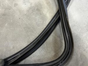 USZCZELKA KLAPY TYŁ BAGAŻNIKA MERCEDES C-KLASA W206 SEDAN