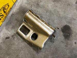 STELAŻ MOCOWANIE PODSTAWA SCHOWKA PASAŻERA CHEVROLET CORVETTE C5 97-04