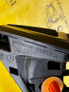 TRÓJKĄT ZAŚLEPKA GŁOŚNIK DRZWI PRZÓD LEWY MERCEDES CLS W218 HARMAN/KARDON