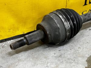 GRAND CHEROKEE WK2 PÓŁOŚ LEWA KRÓTKA P68193661AA