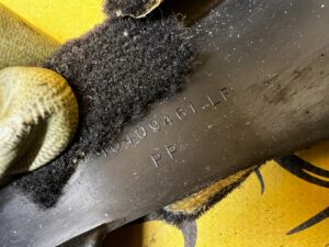 OSŁONA WYGŁUSZENIE DOLNA KONSOLI DESKI PRAWA CHEVROLET CORVETTE C5 97-04