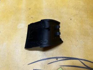 OSŁONA ZAŚLEPKA RELINGU DACHOWEGO LEWA DACIA SANDERO II STEPWAY