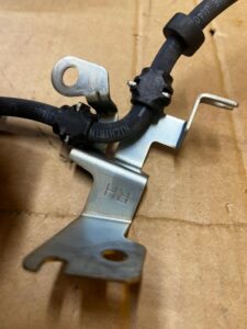 ZACISK HAMULCOWY PRZÓD PRAWY LAND ROVER DEFENDER II L663