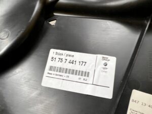 PŁYTA OSŁONA PODWOZIA ZBIORNIKA LEWA BMW 5 G31 NOWY OEM