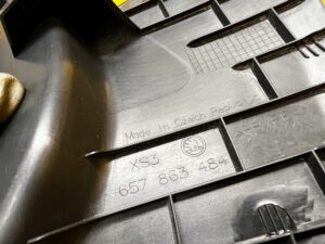 LISTWA NAKŁADKA PROGU SŁUPKA A PRZEDNIEGO PRZÓD PRAWA PRAWY SKODA SCALA