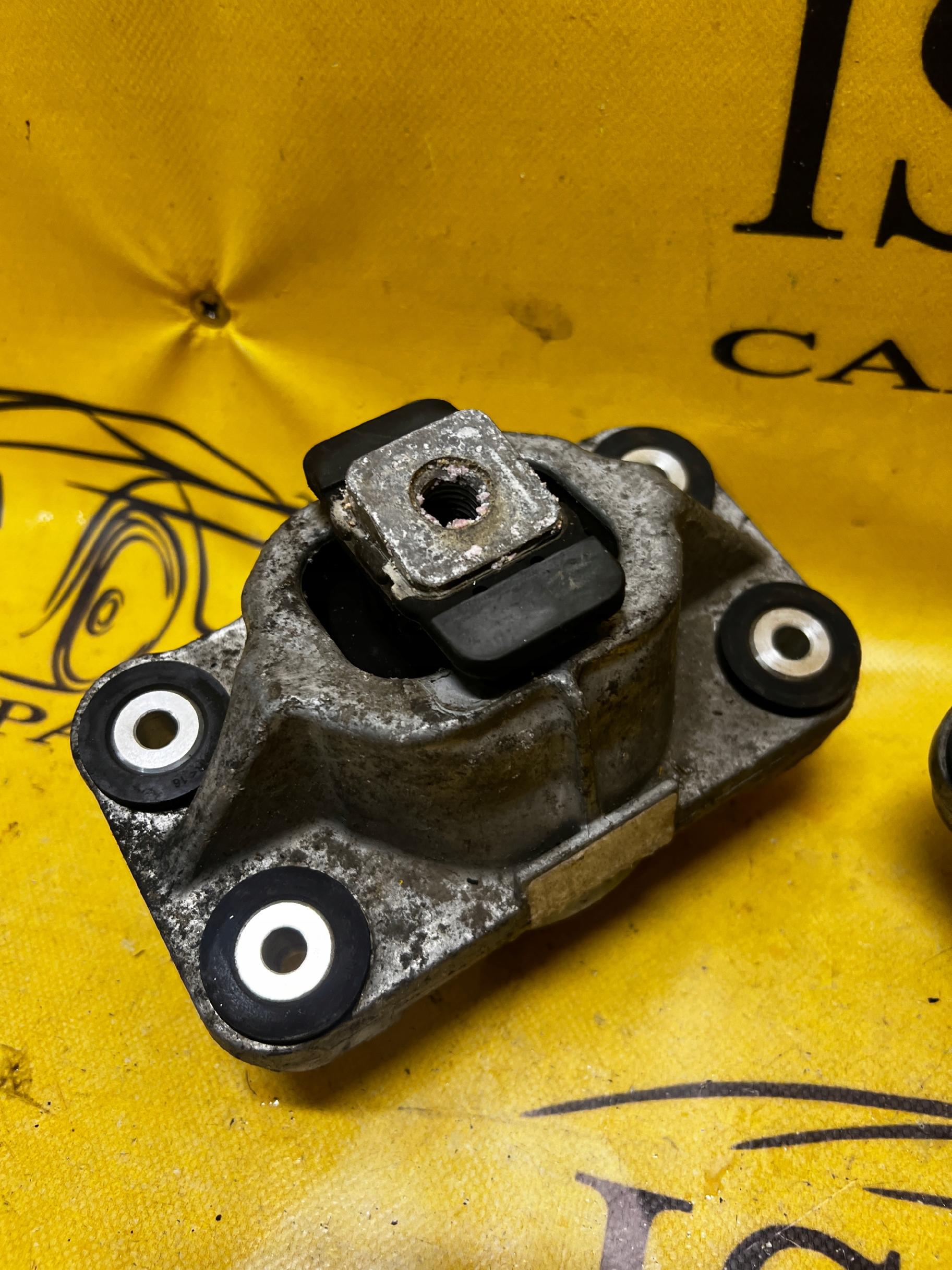 ŁAPA PODUSZKA SILNIKA RANGE ROVER L405 4.4 SDV8