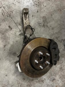 ZWROTNICA TARCZA PRZÓD LEWY LAND ROVER DISCOVERY V 5 L462 2.0 D