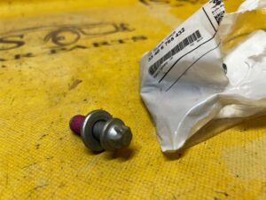 4 X ŚRUBA PIASTY KOŁA TYŁ BMW E53 E60 E63 E65 E66 F01 F02 F06 F07 F10 F13