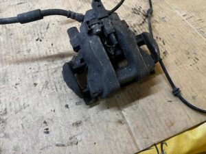 ZACISK HAMULCA HAMULCOWY CZUJNIK ABS TYŁ PRAWY MERCEDES CLS W218 3.0 CDI