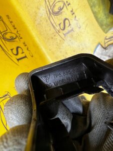 OSŁONA PLASTIK ZAŚLEPKA SZYNY FOTELA PORSCHE CAYENNE II 7P5 LIFT 92A