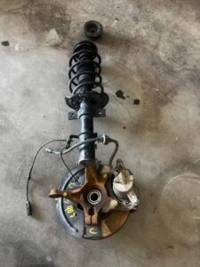 NOGA AMORTYZATOR ZWROTNICA PRZÓD LEWY DACIA SANDERO III 1.0 TCE LPG ECO-G