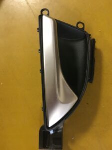 WEWNĘTRZNA KLAMKA DRZWI PRAW MERCEDES INFINITI Q30