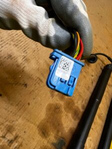 KOMPLET SIŁOWNIKI ELEKTRYCZNE KLAPY TYŁ BAGAŻNIKA MERCEDES GLS X166