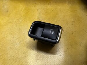 PANEL PRZEŁĄCZNIK OTWIERANIA KLAPY TYŁ BAGAŻNIKA MERCEDES GL X166