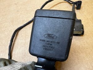 ZAPINKA PASÓW KANAPY TYŁ FORD FIESTA MK8