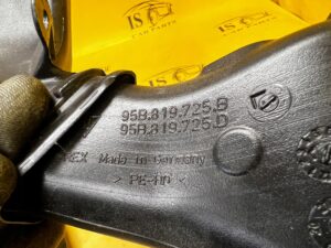 KANAŁ TUNEL NAWIEWU POWIETRZA DESKI KONSOLI PRZÓD LEWY PORSCHE MACAN 95B