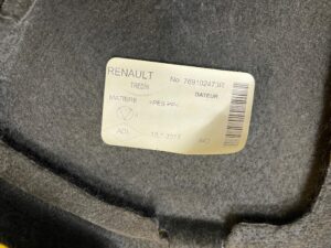 BOCZEK BAGAŻNIKA LEWY TYŁ RENAULT MEGANE IV SEDAN