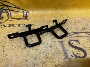 ZACZEP ZATRZASK KANAPY TYŁ SIEDZENIA DRUGIEGO RZĘDU TESLA MODEL 3 PRZEDLIFT