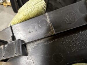 POSZYCIE OSŁONA OBUDOWA SŁUPKA PRZÓD A LEWA LEWY VOLKSWAGEN GOLF VIII HB