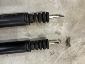 KOMPLET AMORTYZATORY ZAWIESZENIA TYŁ RENAULT CAPTUR I PRZEDLIFT 0.9 TCE