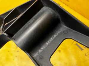 UCHWYT CZUJNIKA ABS TYŁ LEWY MERCEDES GLS X166