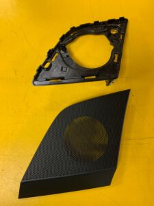 LEWA MASKOWNICA GŁOŚNIKA DESKI KONSOLI AUDI Q7 4M