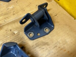 KPL ZAWIASY DRZWI TYŁ LEWY FORD BRONCO 21- AZURE GREY PEARL