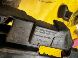 WSPORNIK UCHWYT MOCOWANIE KURTYNY LEWE LEWY RENAULT MEGANE IV