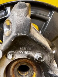 NOWA ZWROTNICA PIASTA ZAWIESZENIE TYŁ LEWY MERCEDES W222 S400 4MATIC