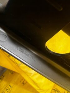 OSŁONA ZAŚLEPKA ZAMKA ZAWIASU FOTELA TYŁ MERCEDES GL X166