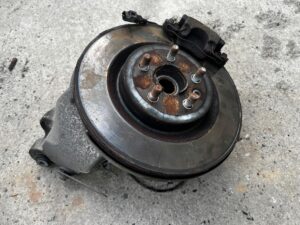 ZWROTNICA PIASTA ZACISK TYŁ PRAWY RANGE ROVER VELAR L560 2.0D