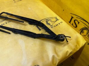 KOMPLET RAMIONA WYCIERACZKI PRZÓD CHEVROLET CORVETTE C5 97-04