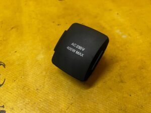 GNIAZDO GNIAZDKO PORT ŁADOWARKA AC 230V 400W FORD BRONCO 21-