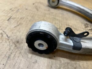 WAHACZ PRZÓD PRAWY GÓRNY MERCEDES GL X166