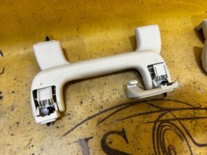 KOMPLET RĄCZKA RĄCZKI UCHWYTY UCHWYT PODSUFITKI AUDI A8 D4 4H