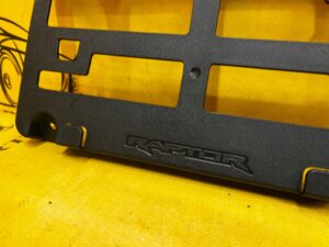 PODSTAWA RAMKA TABLICY REJESTRACYJNEJ PRZÓD FORD BRONCO RAPTOR 21- NOWA OEM