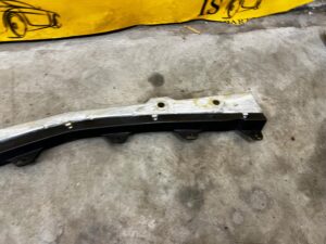 ŚLIZG MOCOWANIE WSPORNIK ZDERZAKA PRZÓD CHEVROLET CORVETTE C5 97-04